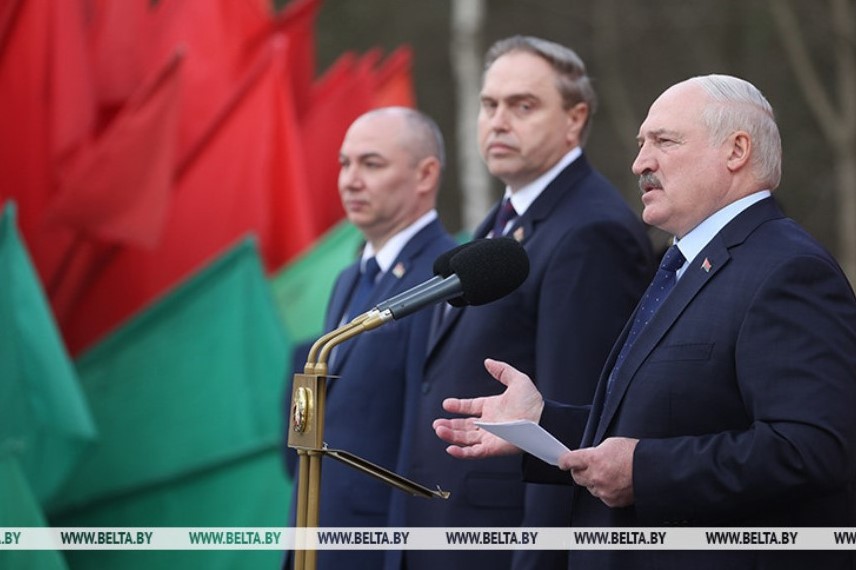 Лукашенко объяснил, почему запретил правительству и чиновникам жаловаться на санкции