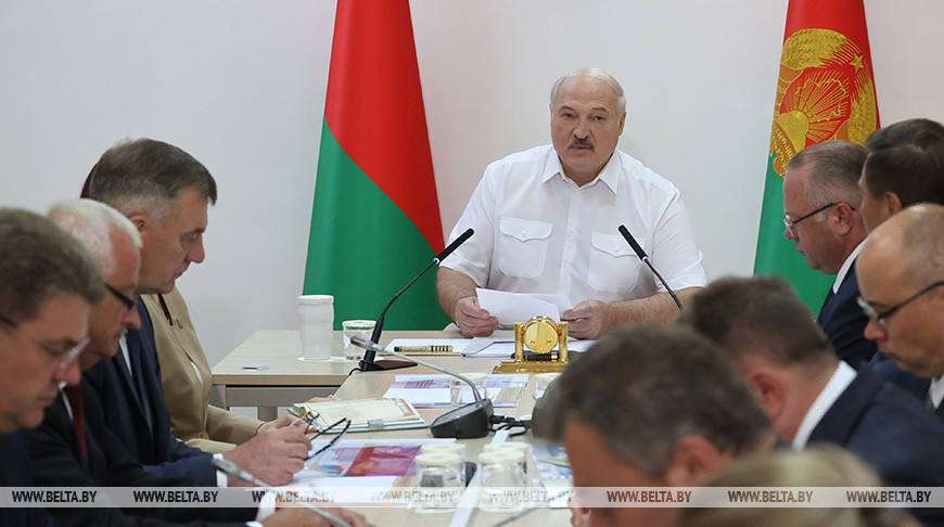 "Немой укор нашей бесхозяйственности". Лукашенко собрал совещание о решении проблемы долгостроев в Минске