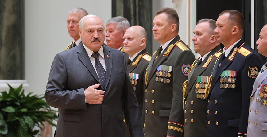 Александр Лукашенко заверил военных в неизменности госполитики по поддержке людей в погонах