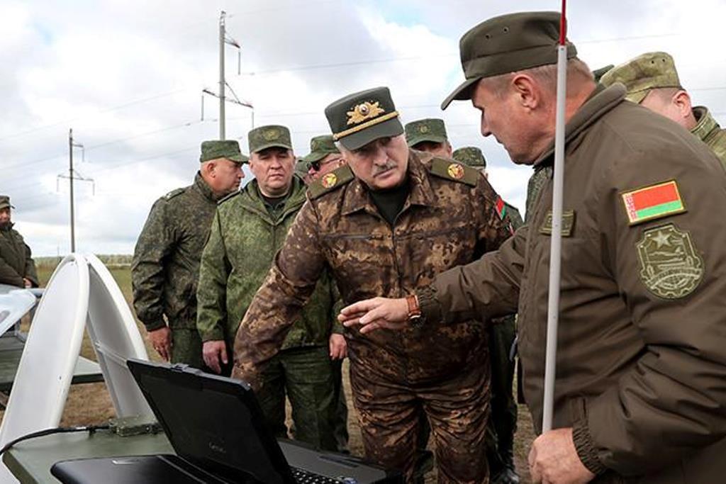 Подготовка к выборам, экономический прогноз, экспорт на контроле и оборона Беларуси. Подробности недели Президента