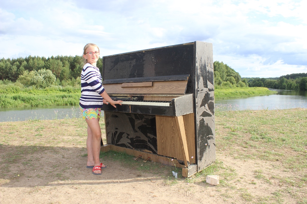 Пианино в поле: откуда и зачем?