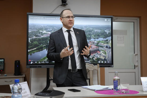 Руководство района и председатель комитета экономики Гродненского облисполкома Александр Комендант посетили Сморгонский агрегатный завод