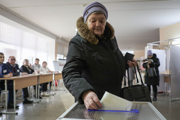 Посмотрели на обстановку, которая царит на участках для голосования в микрорайоне Корени