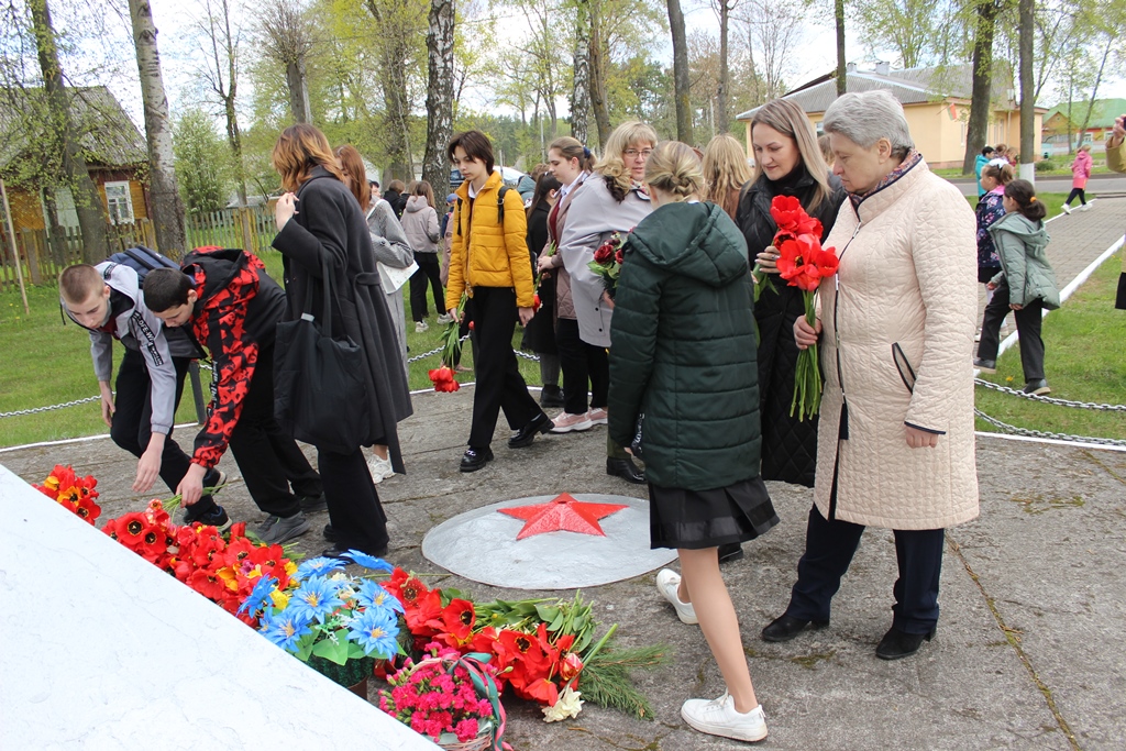 В Залесском сельсовете почтили память погибших воинов и партизан