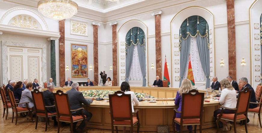 Александр Лукашенко поручил организовать масштабную ревизию законодательства
