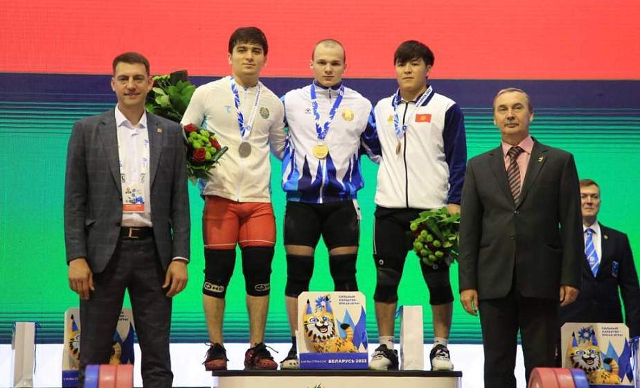Тяжелоатлет Егор Попов принес в копилку белорусов ещё одну золотую медаль, одержав победу в категории 67 кг