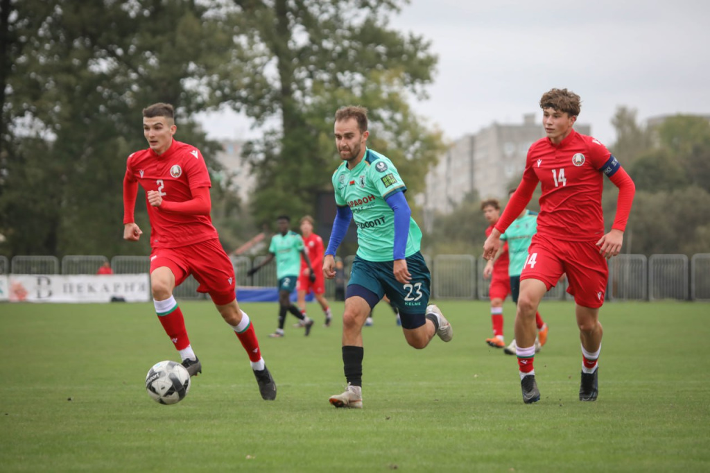 ФК “Сморгонь” обыграл сборную Беларуси. Правда, пока только юношескую