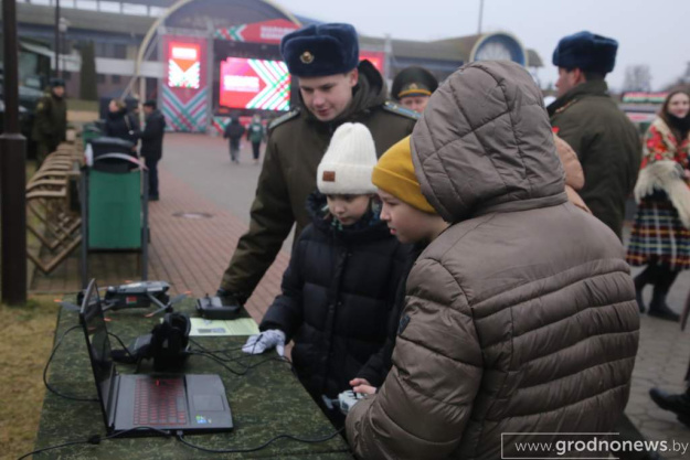 Выставка современной военной техники «Защищаем мирное небо» открылась в Гродно в рамках «Марафона единства»