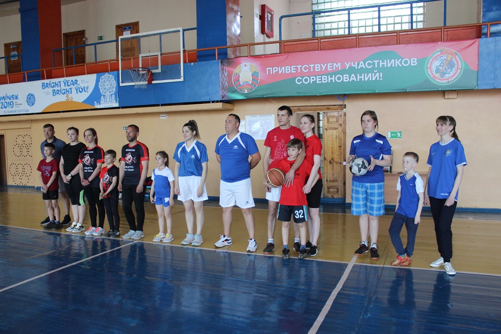 В Сморгони прошли соревнования «Папа, мама, я – спортивная семья»