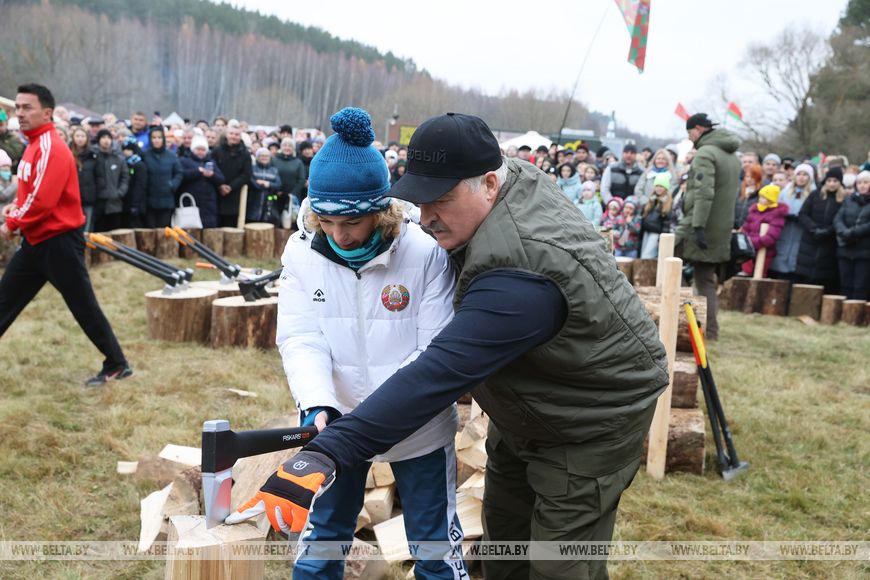 Что Александр Лукашенко советует незамужним девушкам и при чем здесь колка дров? Вспоминаем историю уникального состязания