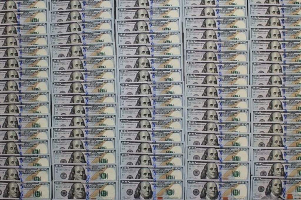 Россиянин хотел обменять в одном из банков Слонима более 30 тысяч поддельных долларов