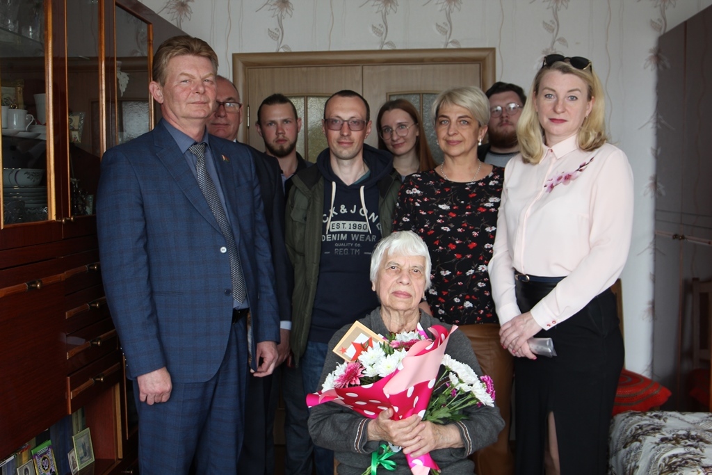 Труженицу тыла Марию Мучкаеву поздравили с Днем Победы