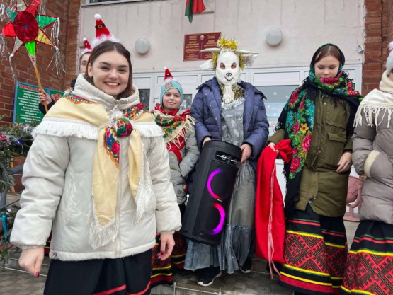 С песнями, Козой и Рождественской звездой