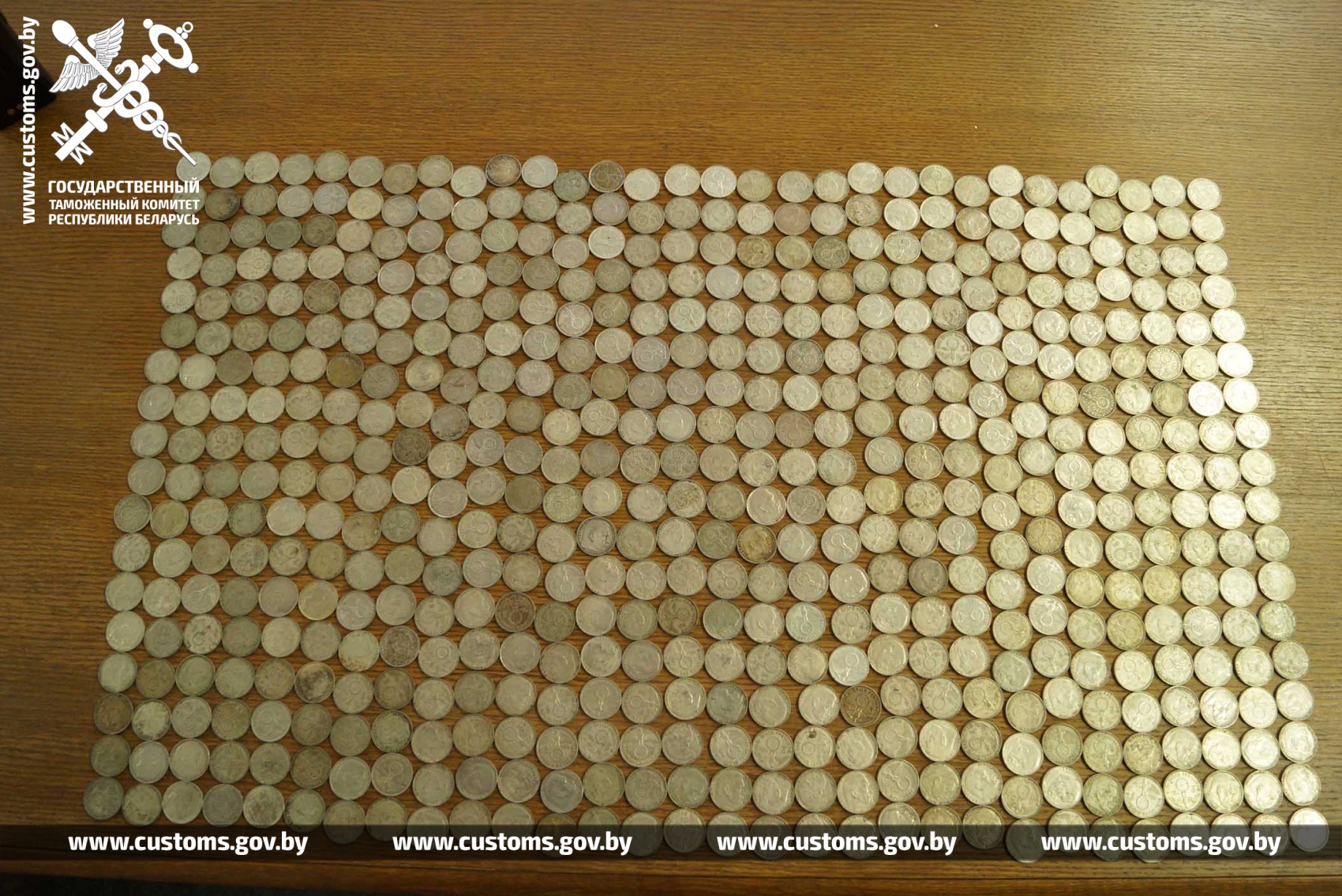 Гродненские таможенники пресекли незаконный ввоз на территорию Беларуси 540 монет с изображением фашистской свастики