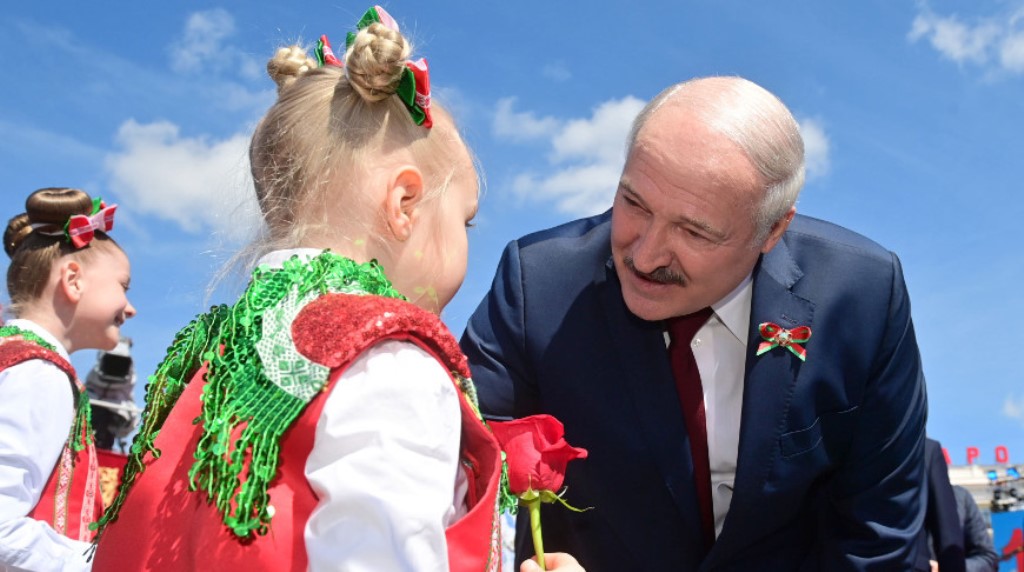 "Женщины и дети - приоритет приоритетов". Почему Александр Лукашенко всегда выступает за поддержку семейных ценностей