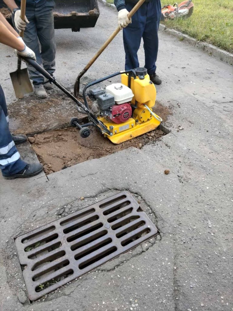 Отреагировали оперативно: яма на дороге заделана