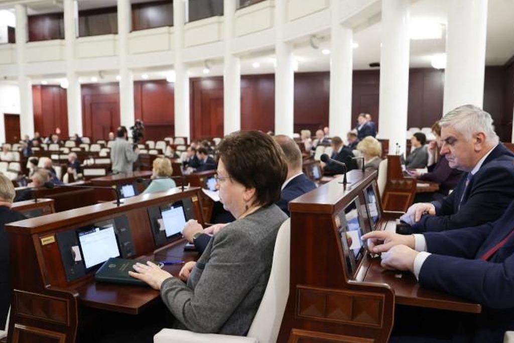 Депутаты приняли во втором чтении законопроект по вопросам деятельности Президента