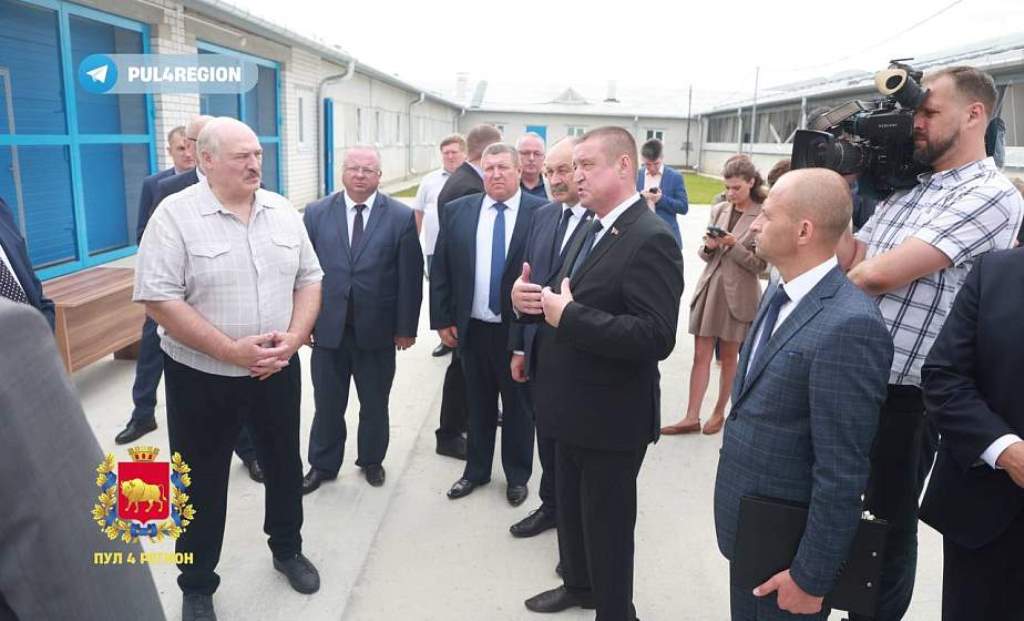 Александр Лукашенко посетил молочно-товарную ферму «Подбагонники» РСУП "Олекшицы"