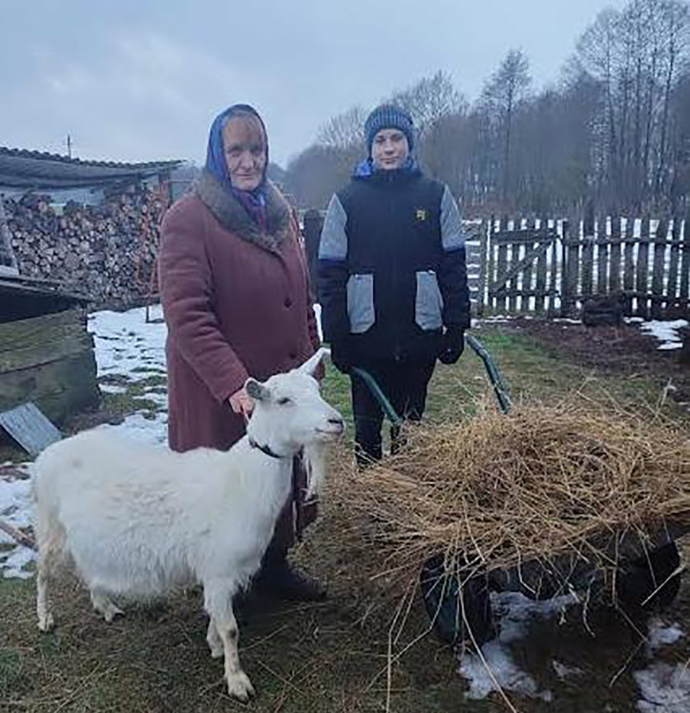 Пора добрых дел. Волонтёры пятой школы помогают одиноким людям