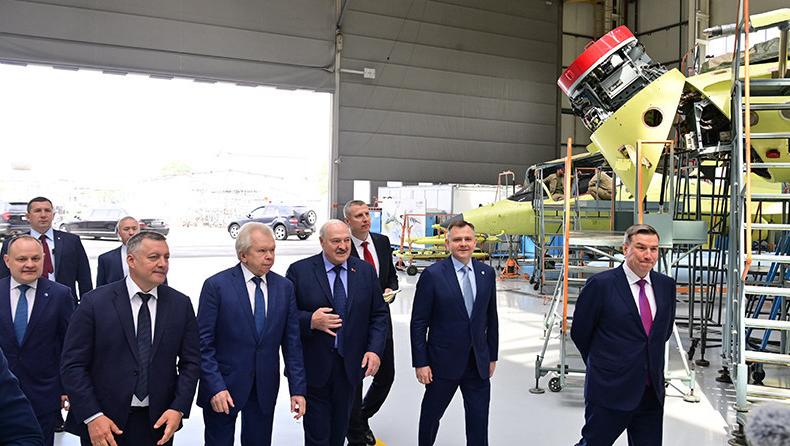 Александр Лукашенко прибыл на Иркутский авиационный завод. Предприятие нацелено на расширение кооперации с Беларусью 7:17 05 июня 2024