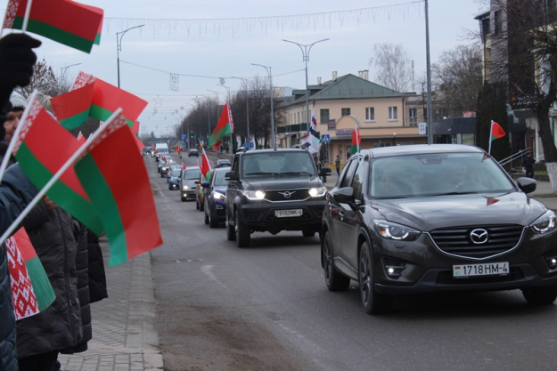 «Наш Президент – наша Победа» - под таким девизом в Сморгони прошёл патриотический автопробег