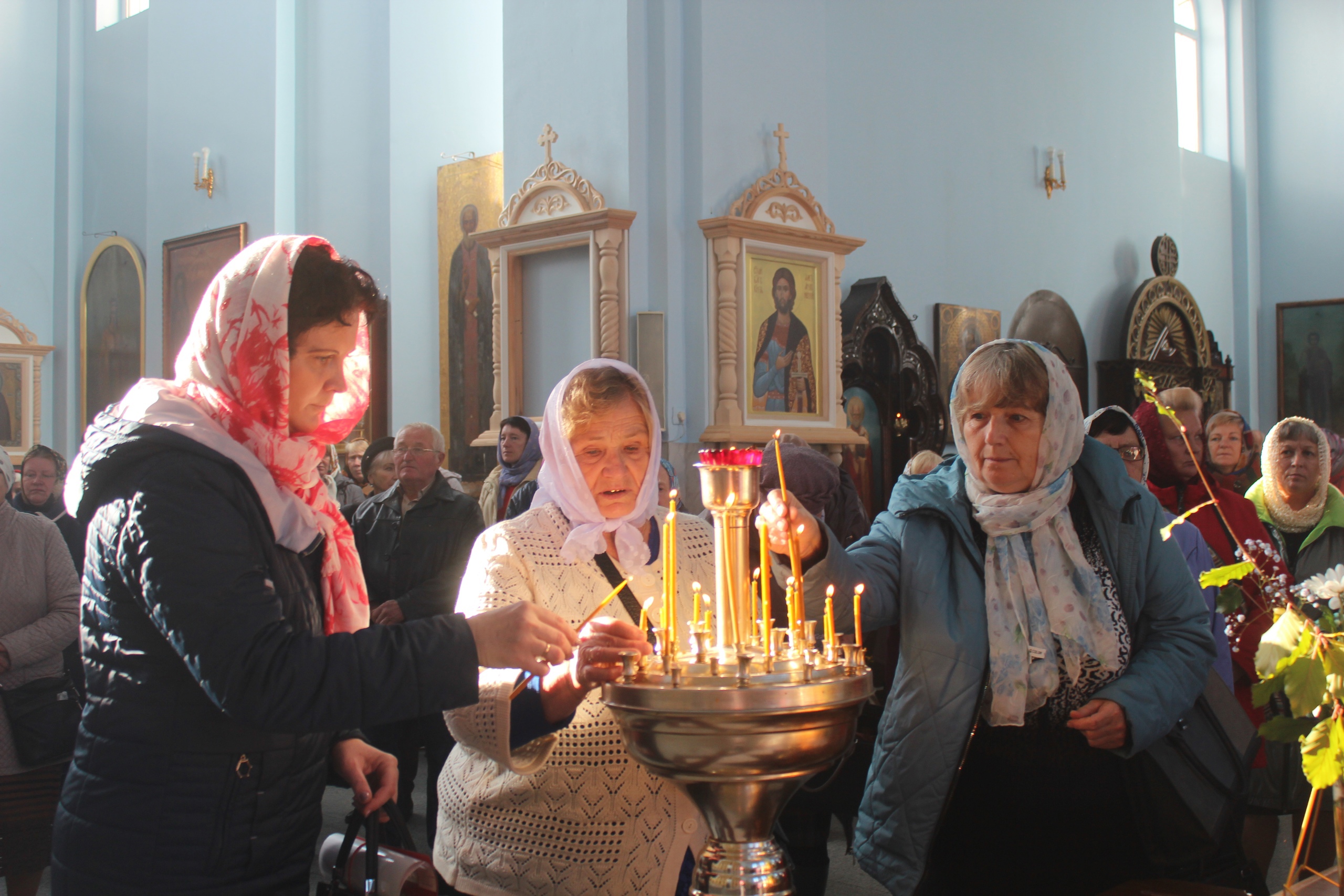 Православные христиане возносят молитвы Небесной Заступнице 