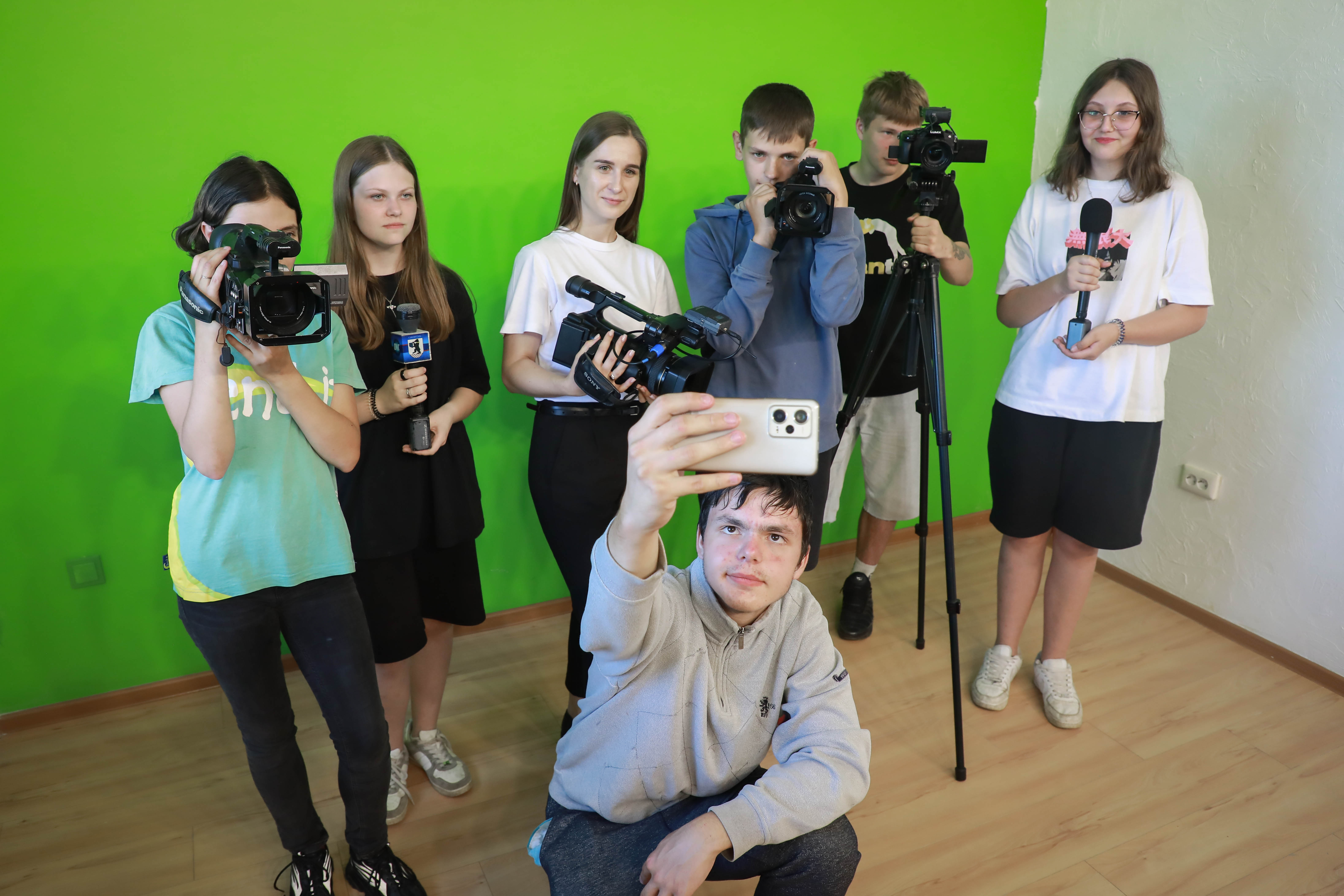 Знакомство со студией «ОКС-ТВ» и ведение блога: вот, как на Сморгонщине стартовала декада молодёжи 
