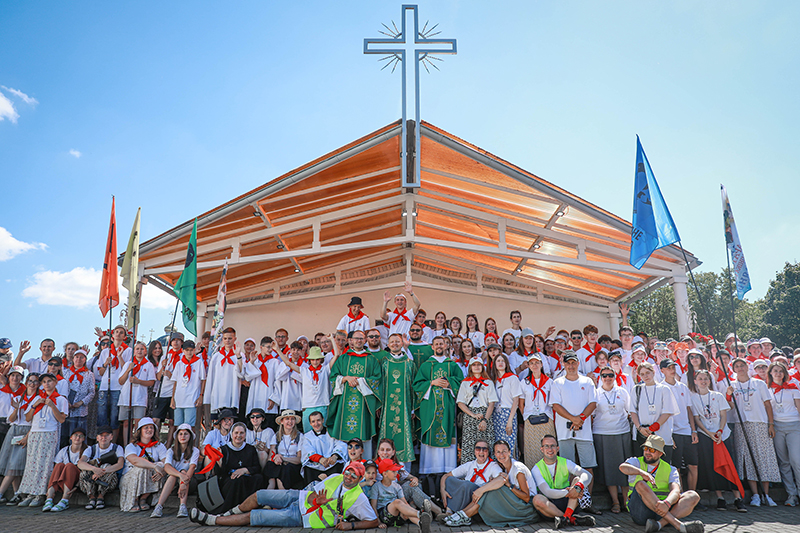 Католики из Сморгони вышли в пешее паломничество в Будслав