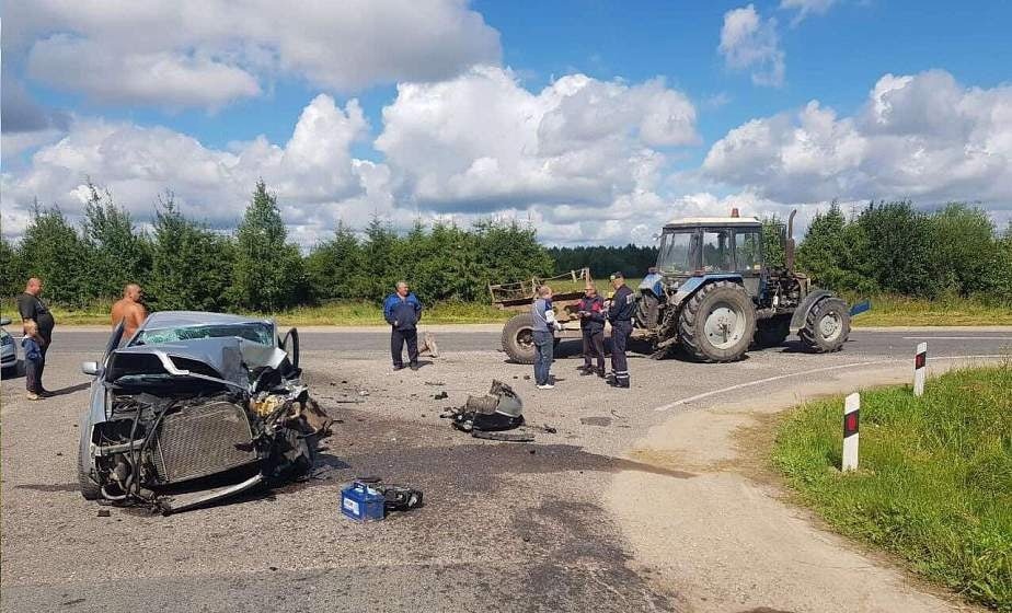 ДПТ в Сморгонском районе с участием тракториста: двое пострадавших