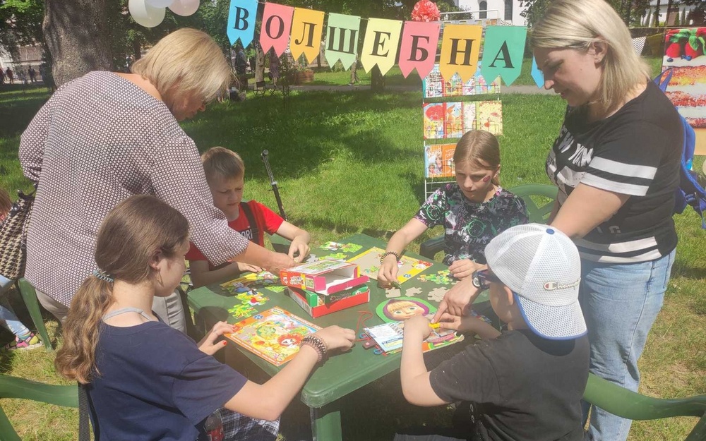 Настольныя гульні на бібліяпікніку “Планета дзяцінства пад сузор’ем кніг”.jpg