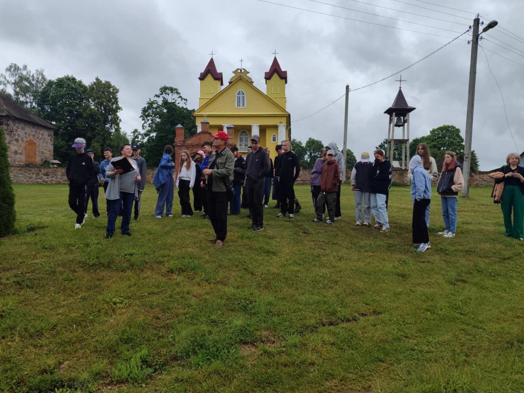 Экскурсия в Троицкий костёл в д.Данюшево.jpg